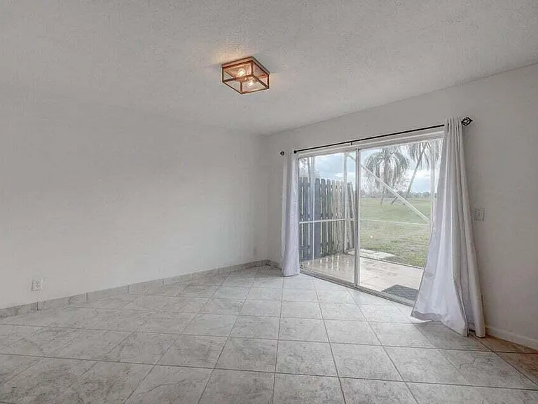 10758 Lake Jasmine Dr — Photo 11
