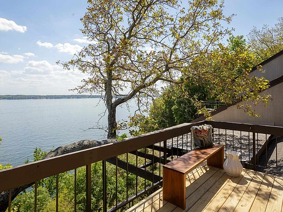 4th image of 226 River Point Rd