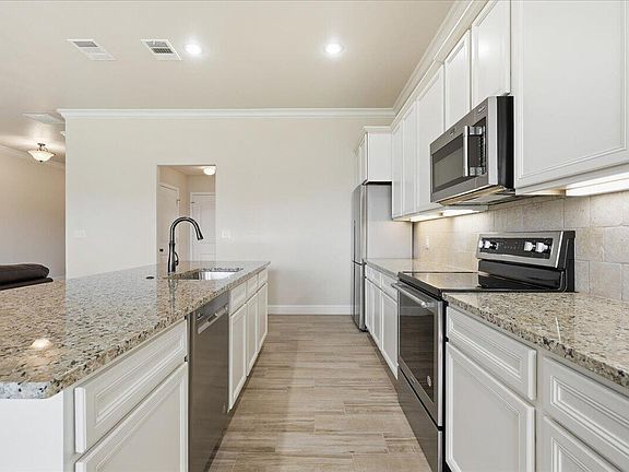 3rd image of 10109 Viola Ave