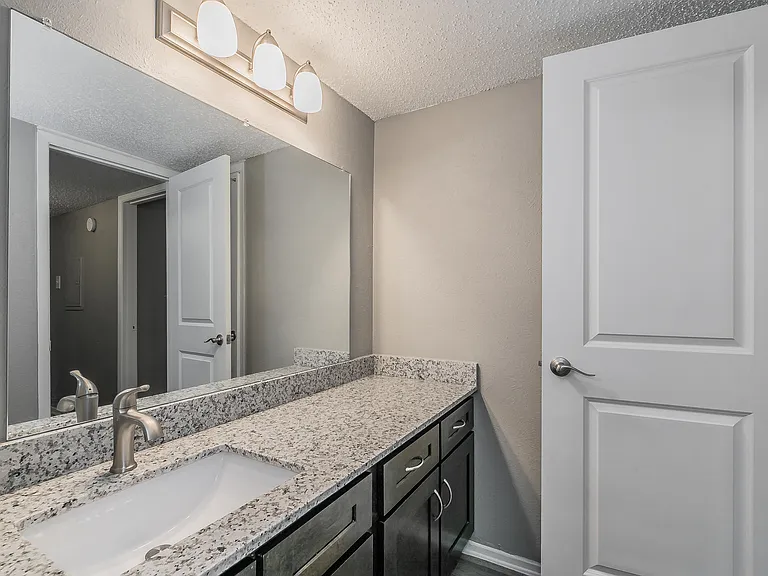 Station 121 at Town Center Apartments — Photo 120