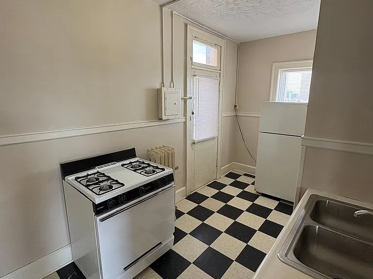 2464 Harney St — Photo 21