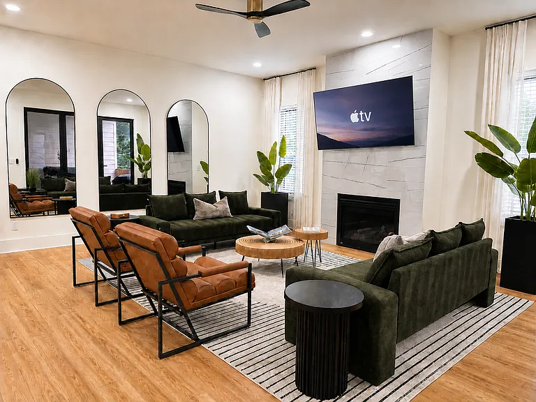 Your very own Blackstone grill just steps from your kitchen, perfect for outdoor grilling, hibachi nights, pancake breakfasts and burgers under the sun! Comes equipped with all of the accessories for ease of use.