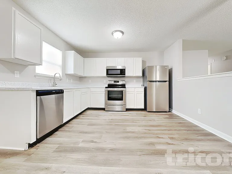 10428 Kensington Way — Photo 5