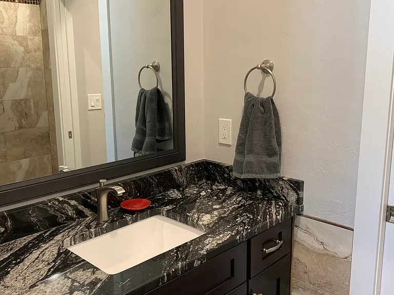 3403 Saxon Dr — Photo 36