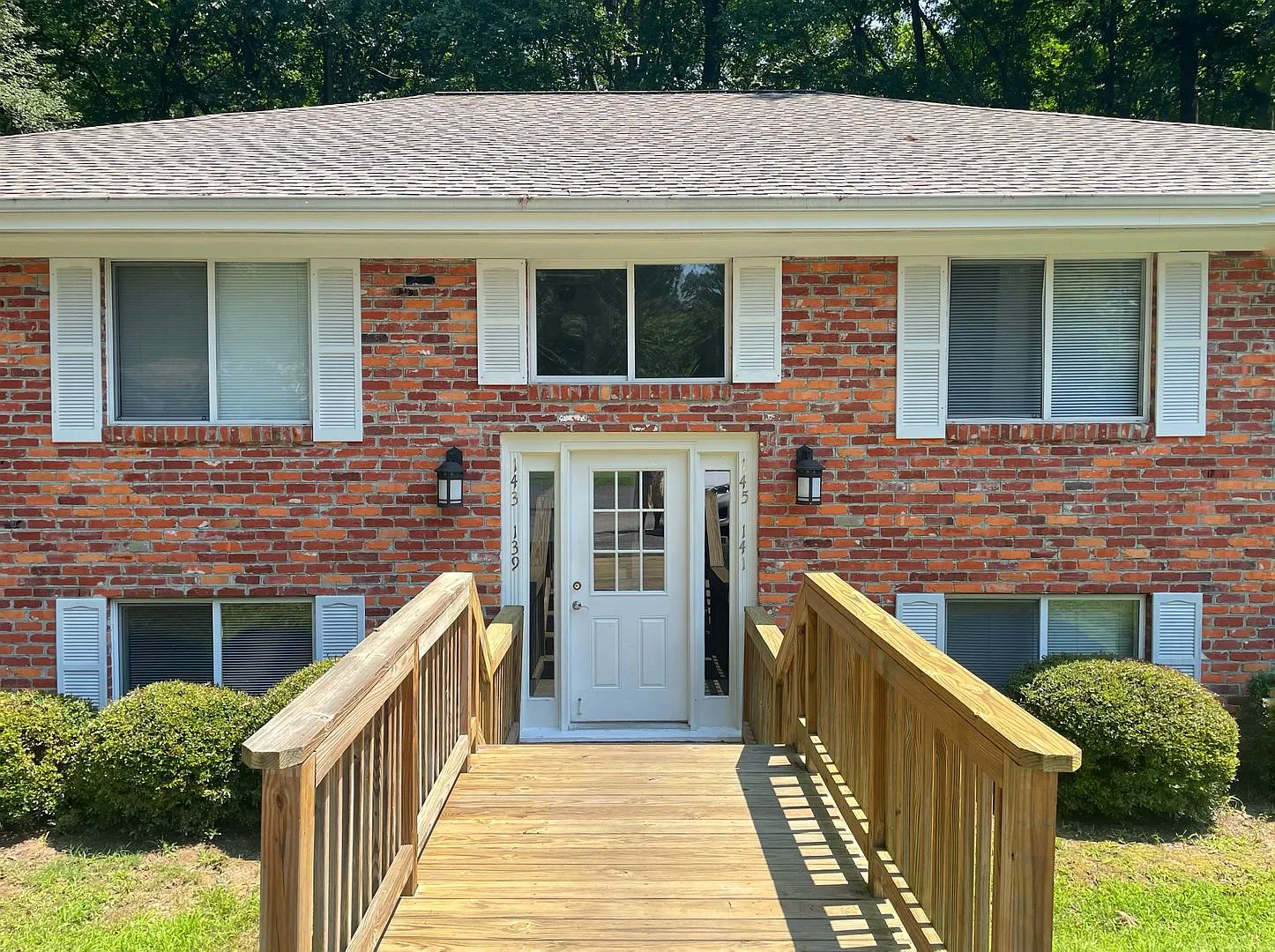 Charming 2 bedroom 1 bath condo! Available October 2026! — Photo 1
