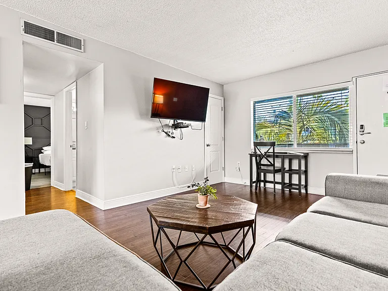 4303 W North A St #206 — Photo 2