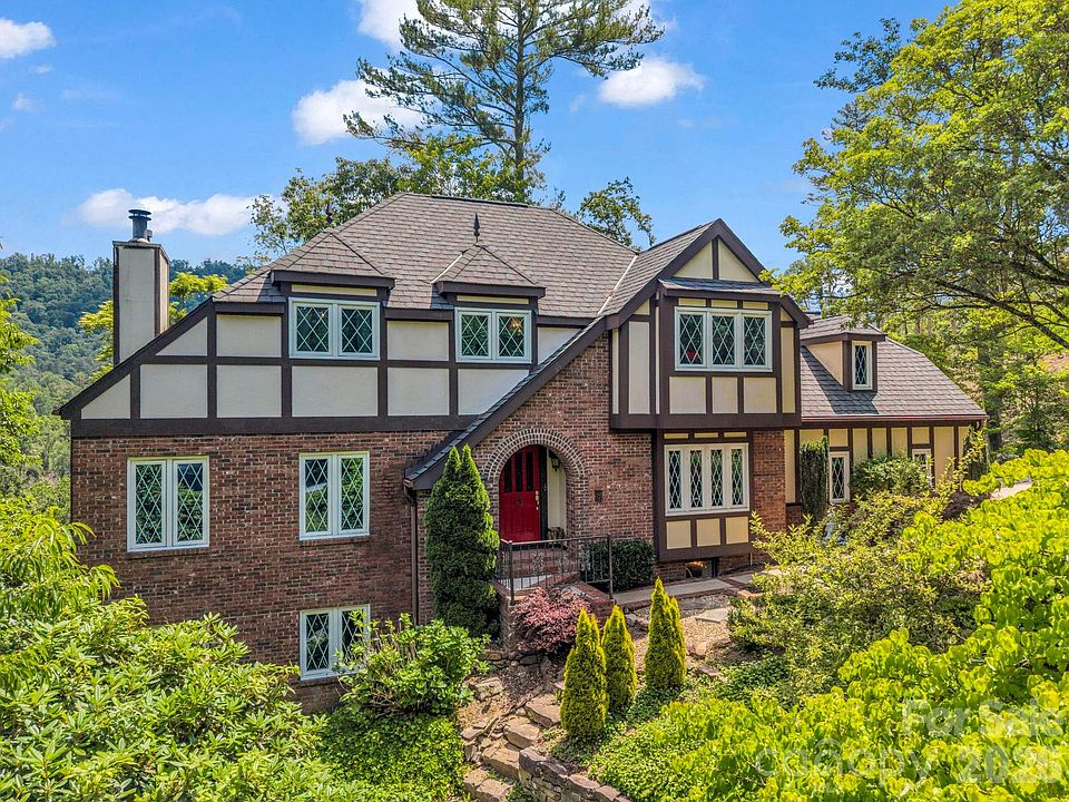 1st image of 8 Sunny Ridge Dr