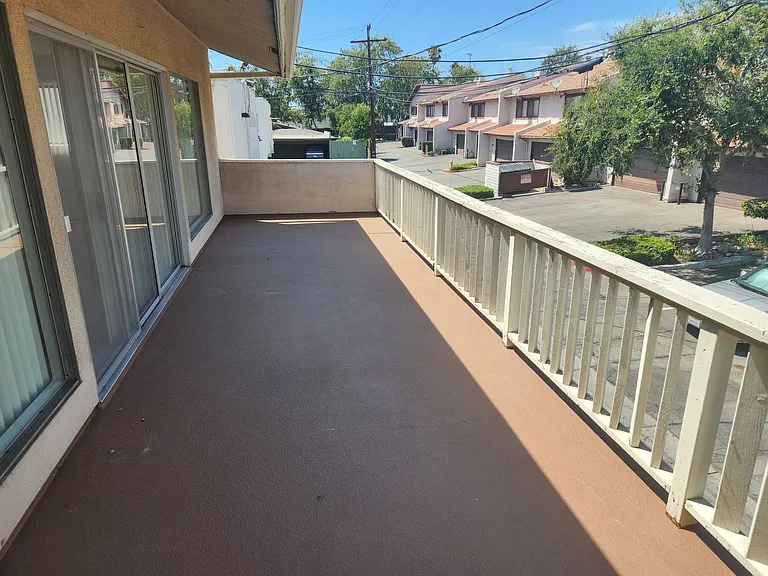 249-289 W Amber Ct — Photo 11