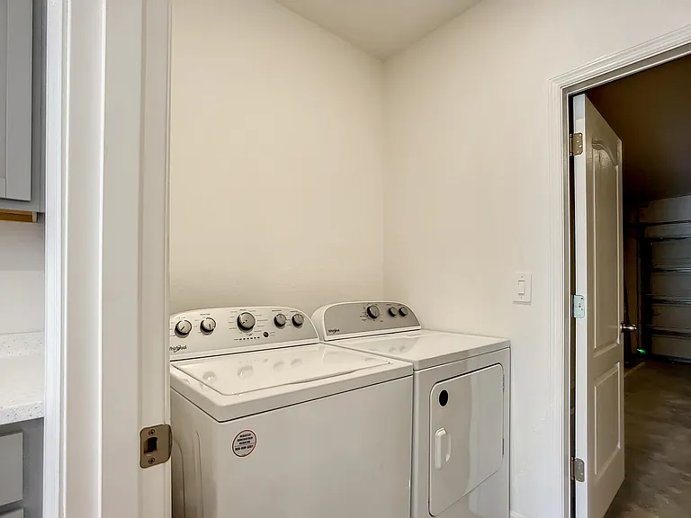 736 SW 5th St — Photo 7