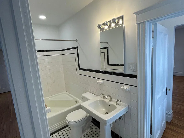 296 Pocahontas Ave #B — Photo 12