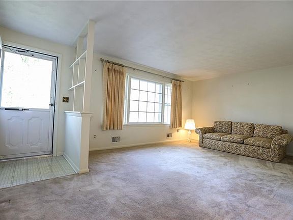 3rd image of 7 Briarwood Ln
