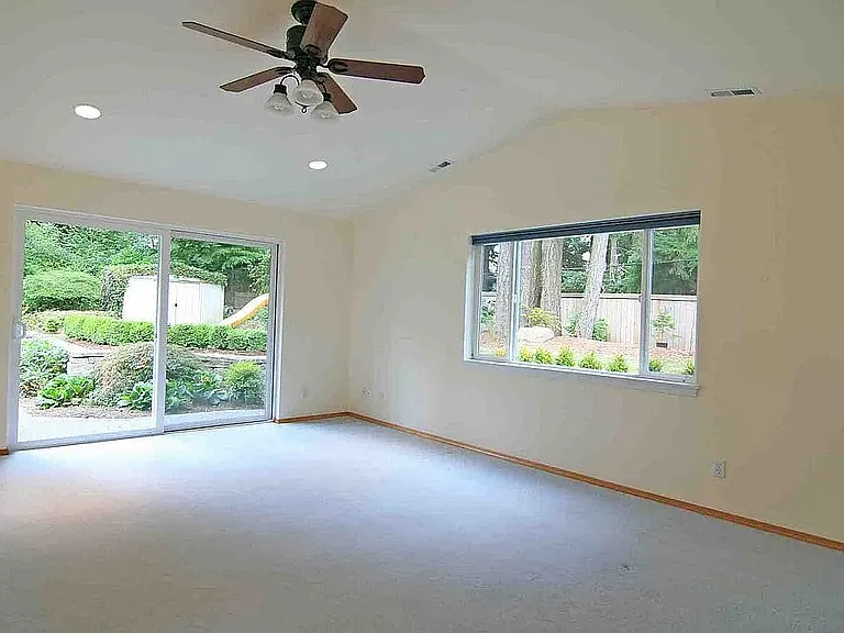 12235 NE 61st St — Photo 7