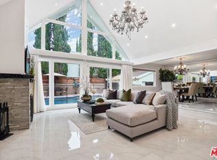 15719 Varden St, Encino, CA 91436