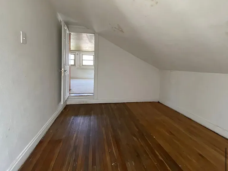 2239 Branch Ave — Photo 10