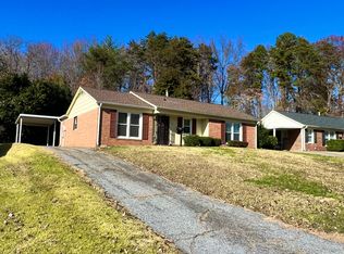 2964 Bainbridge Dr, Winston Salem, NC 27105