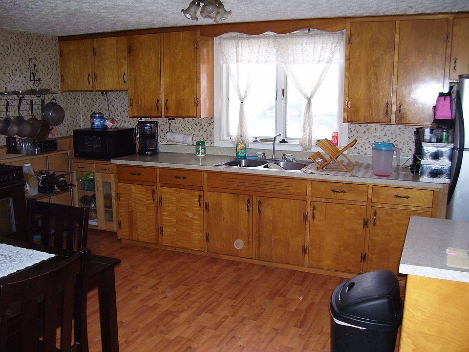 2nd image of 117 Caswell St