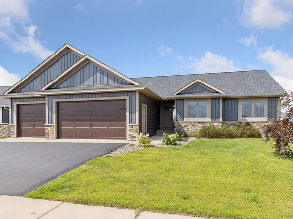 860 Brentwood Cir, River Falls, WI 54022