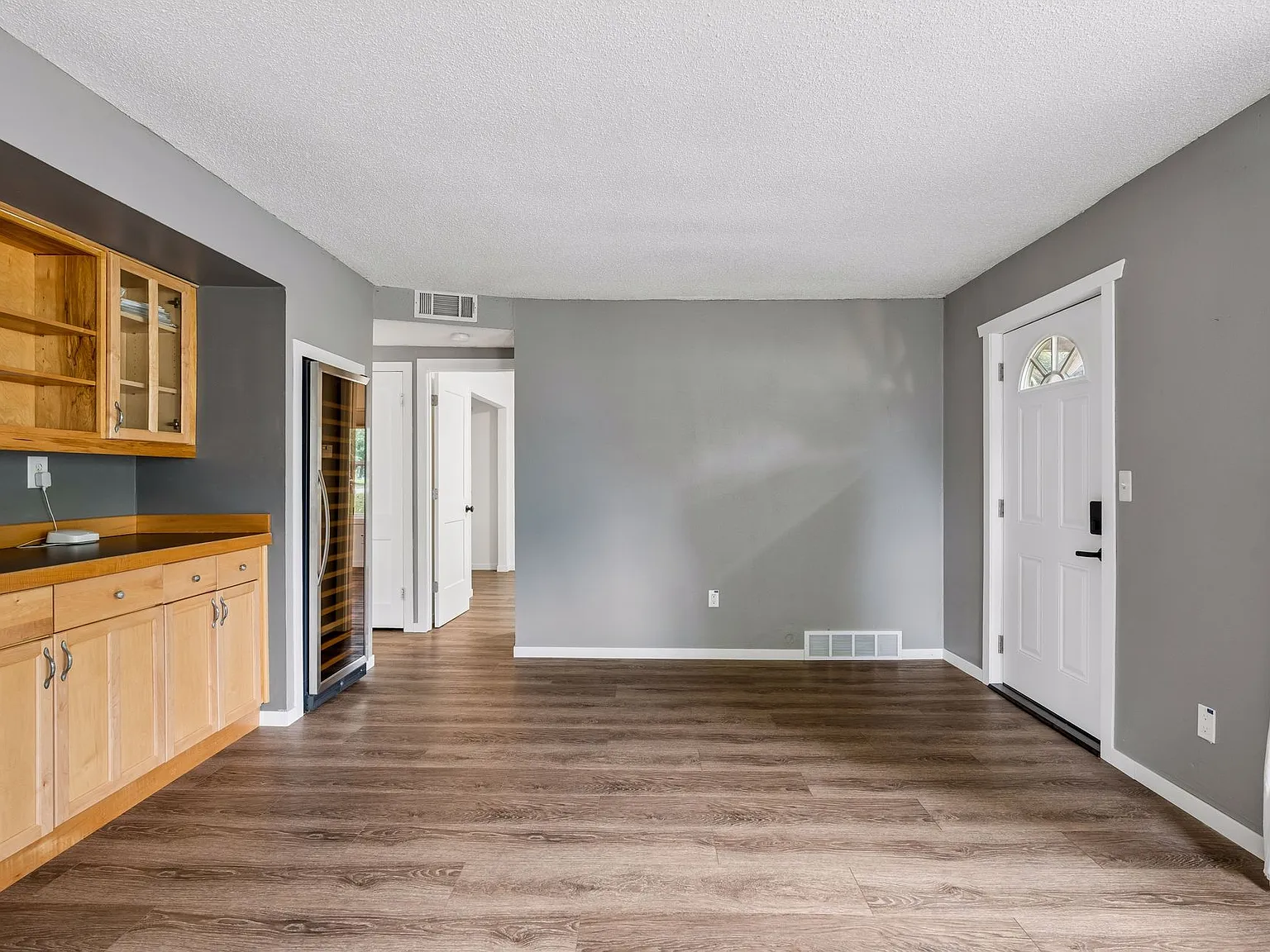 3 bed, 1940 sqft, $3,100 — Photo 4
