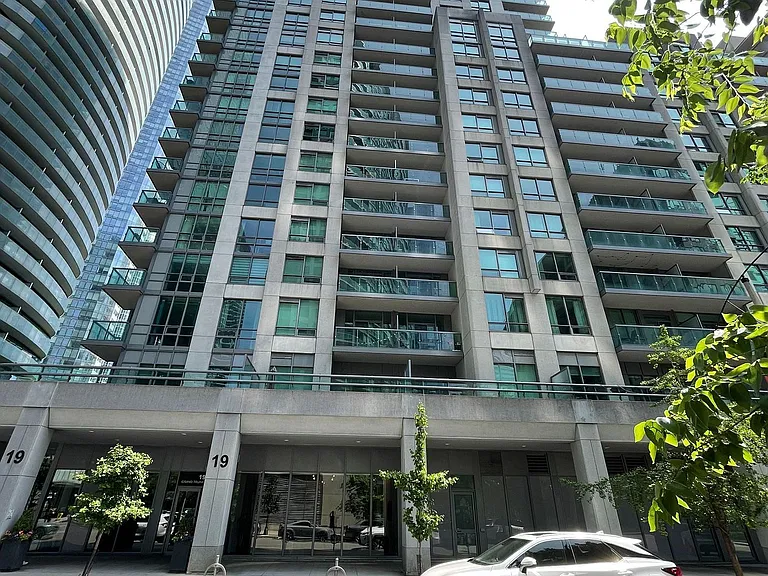 19 Grand Trunk Cres #2506 — Photo 4