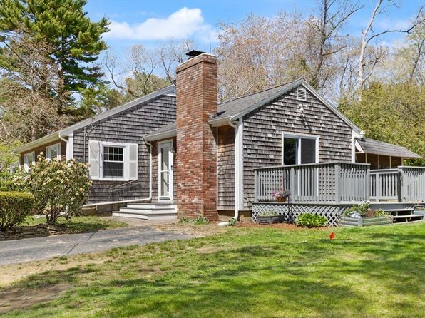 19 Cross St, Halifax, MA 02338