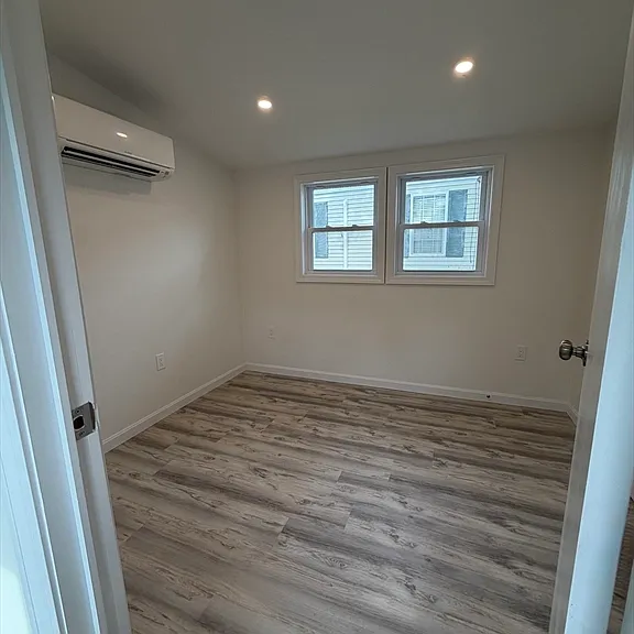466 Newbury #11 — Photo 8