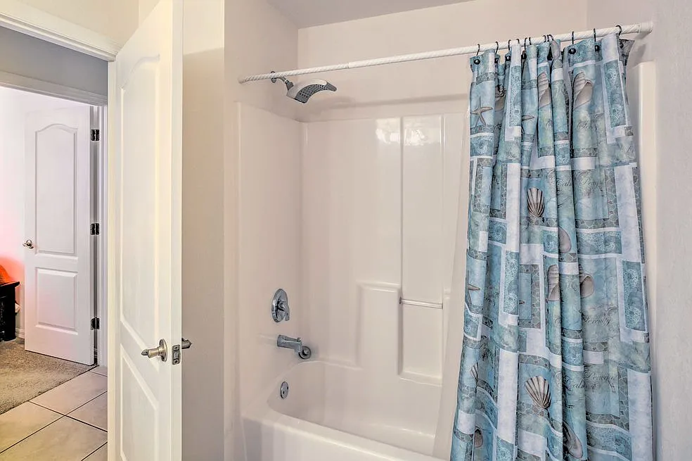 4 bed, 2100 sqft, $3,800 — Photo 4