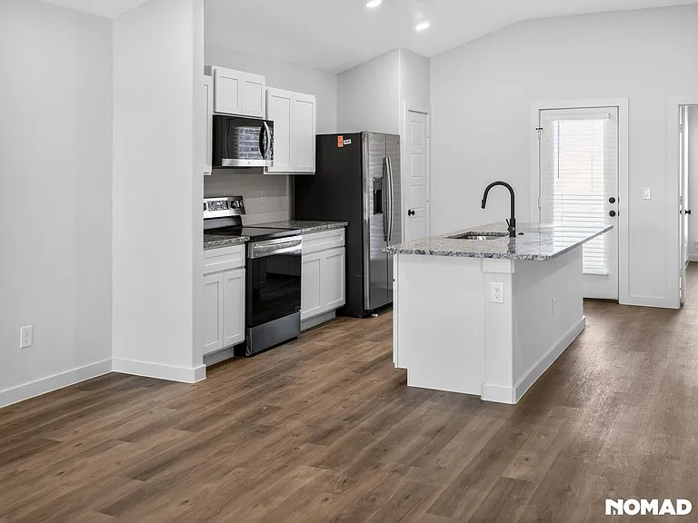 2152 Langford Ave — Photo 2
