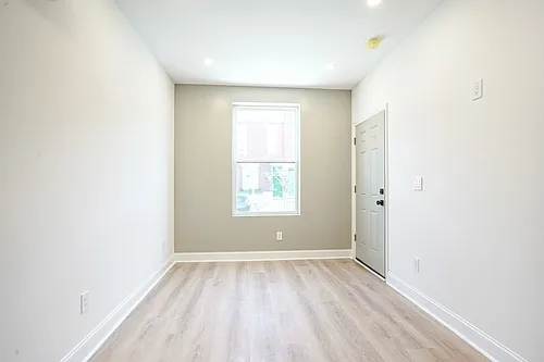 2028 Moore St Photo 1