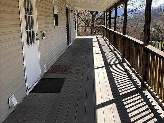 5th image of 15 Symphony Ln
