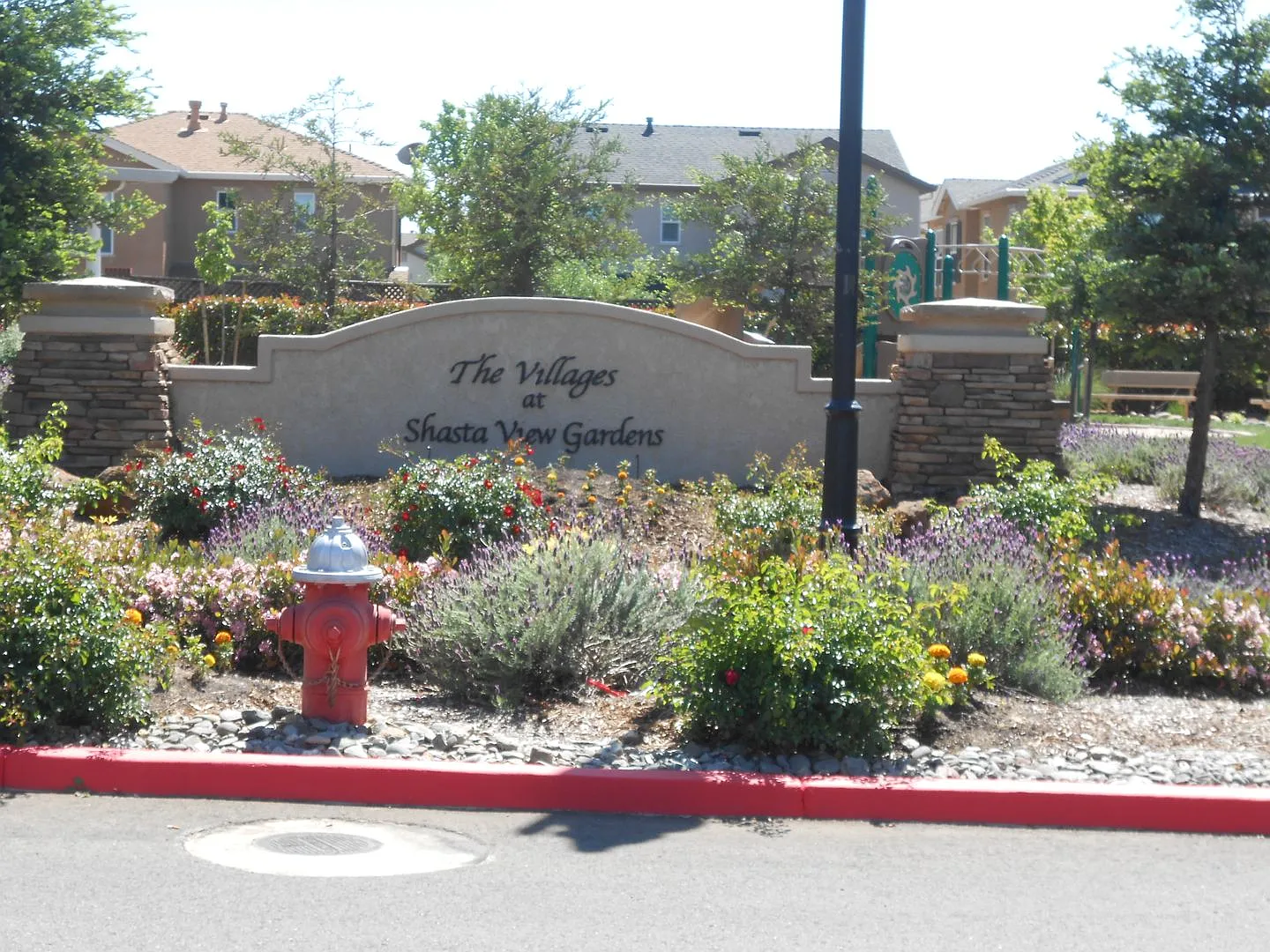3 Bedroom in Shasta View Gardens — Photo 2
