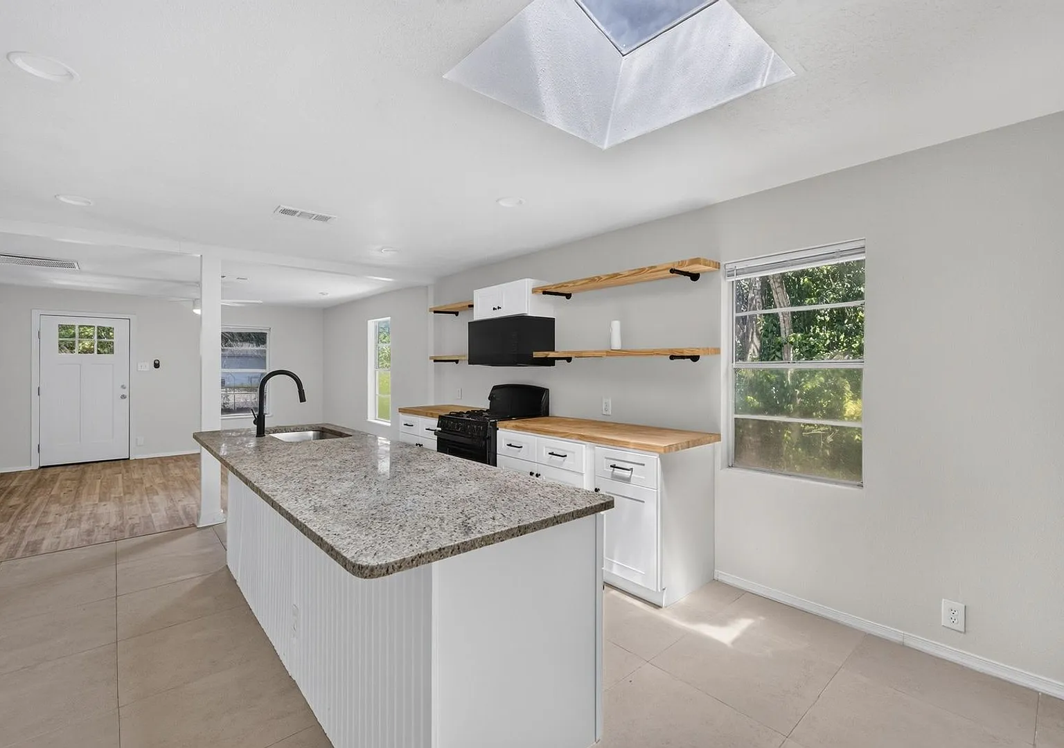 Charming 3BR House in San Antonio — Photo 1