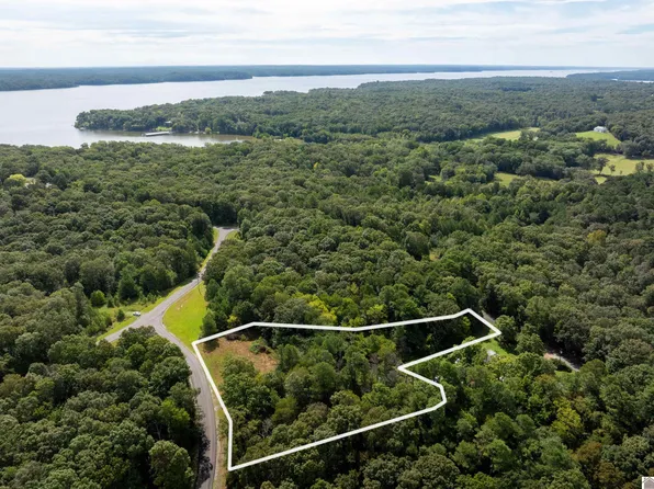 Tug Ln, Murray, KY 42071