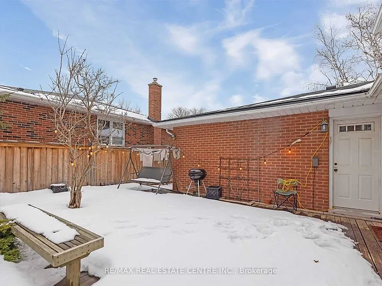 1172 Queens Ave — Photo 8