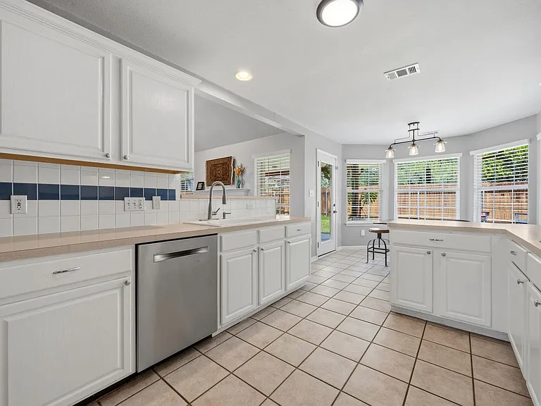 6816 Beatty Dr — Photo 17