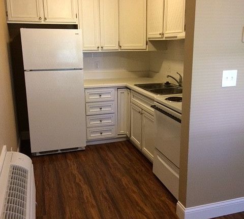3rd image of 1419 E Market St #A