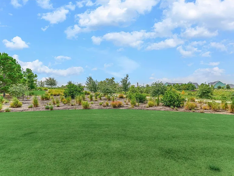 20911 Velvet Wing Dr — Photo 41