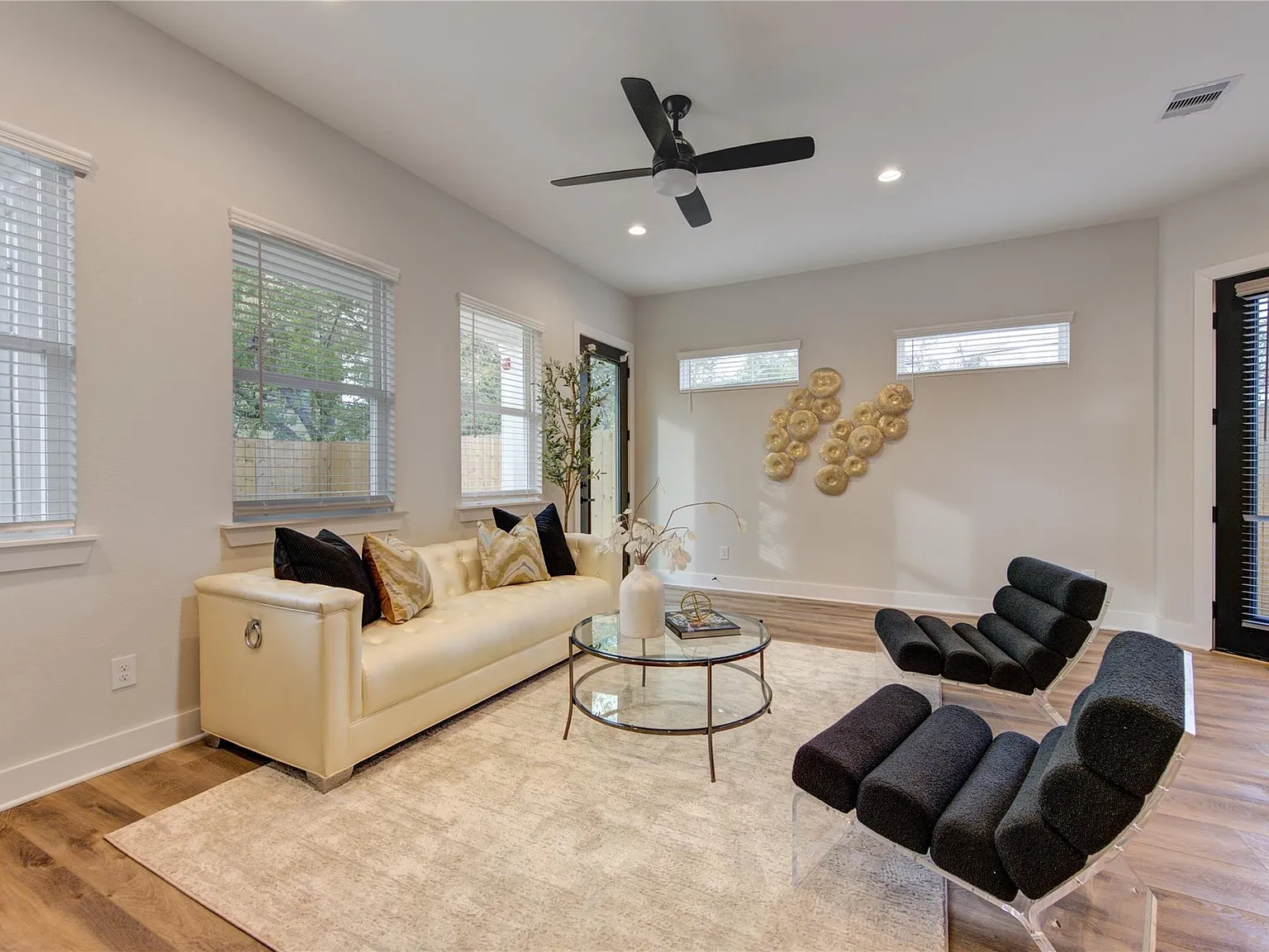3 bed, 2.5 bath, 1725 sqft, $2,495 — Photo 4