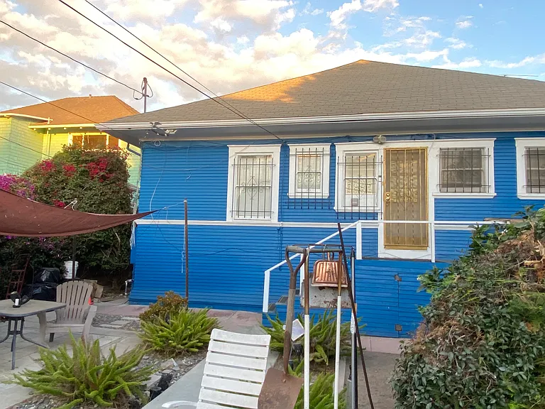 2713 S La Salle Ave — Photo 28