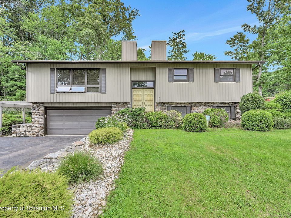 1st image of 20 Oak Ln