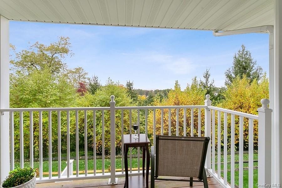 1st image of 105 Crystal Hill Dr
