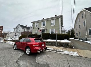 18 Hall St #1R, Waltham, MA 02453