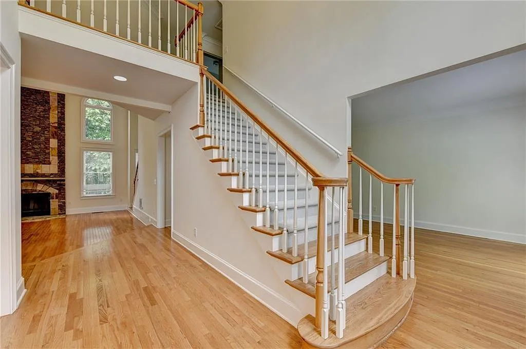 5 bed, 4.0 bath, 3881 sqft, $3,900 — Photo 4