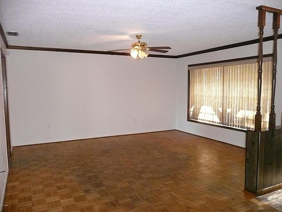 5th image of 10 Oak Ave