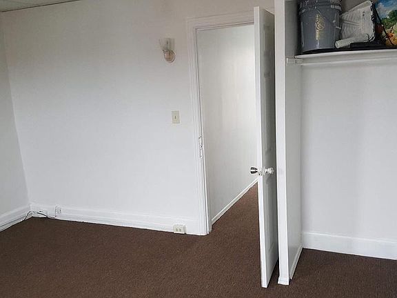 3rd image of 1629 Market St