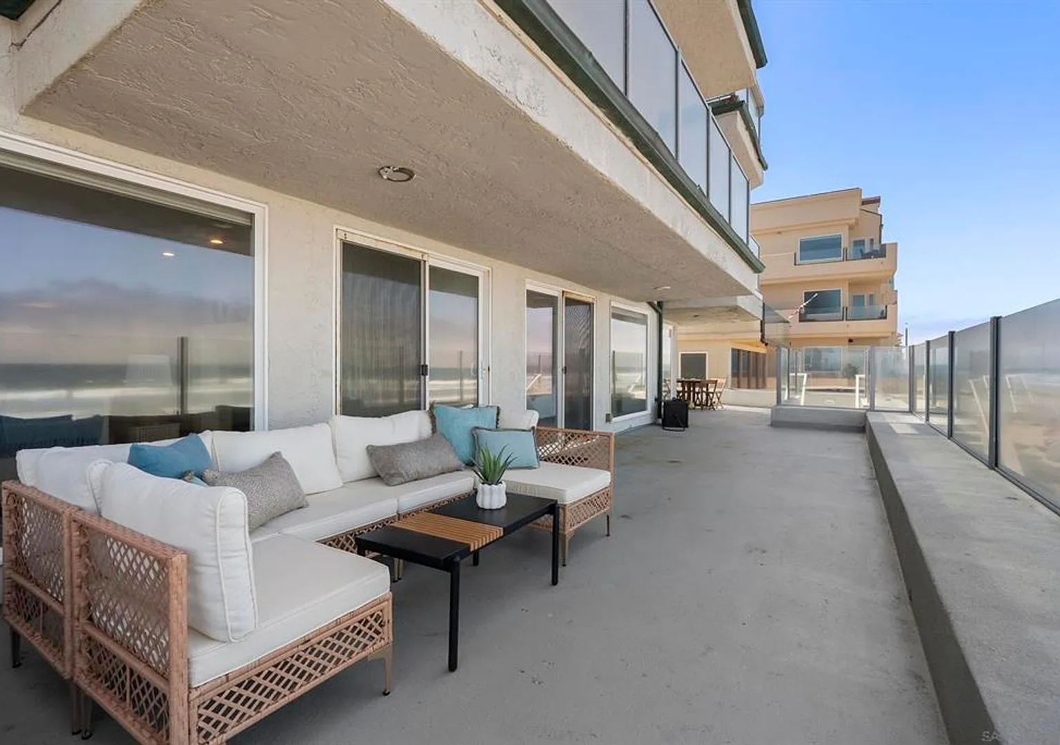 Beach Front Condo — Photo 4