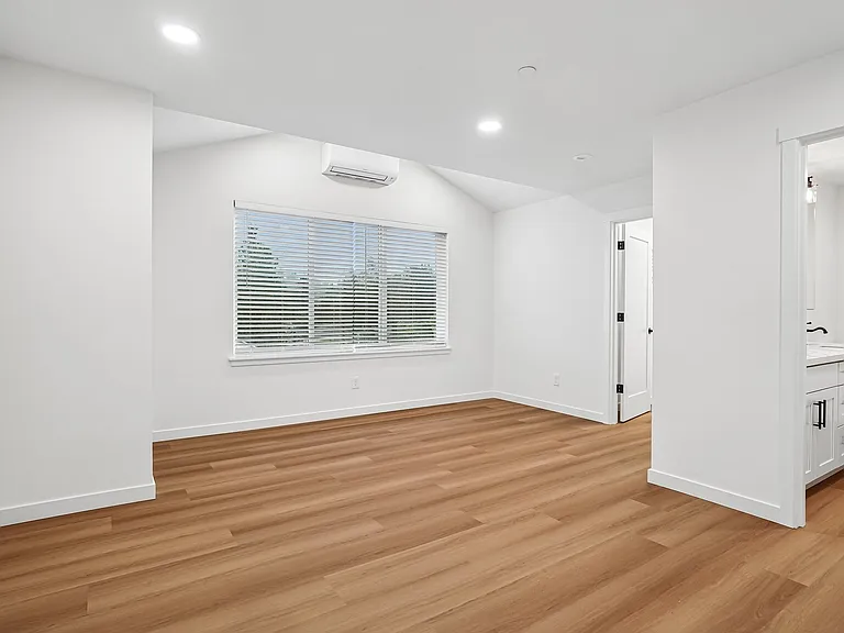 950 Maple Ave #D — Photo 15
