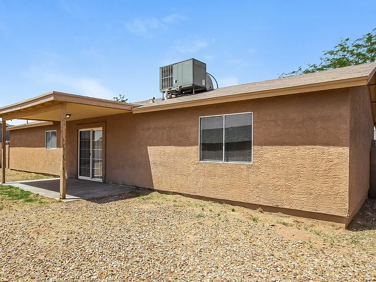 305 E Gardenia Dr — Photo 16