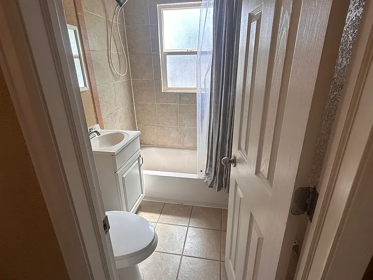 814 Julian St — Photo 16