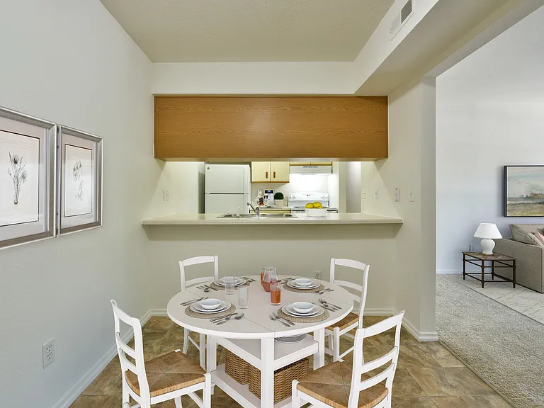 Thornridge Apartments — Photo 7