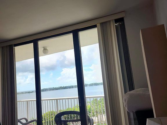 5th image of 1440 Brickell Bay Dr APT 906